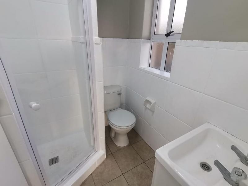 To Let 1 Bedroom Property for Rent in Uitzicht Western Cape